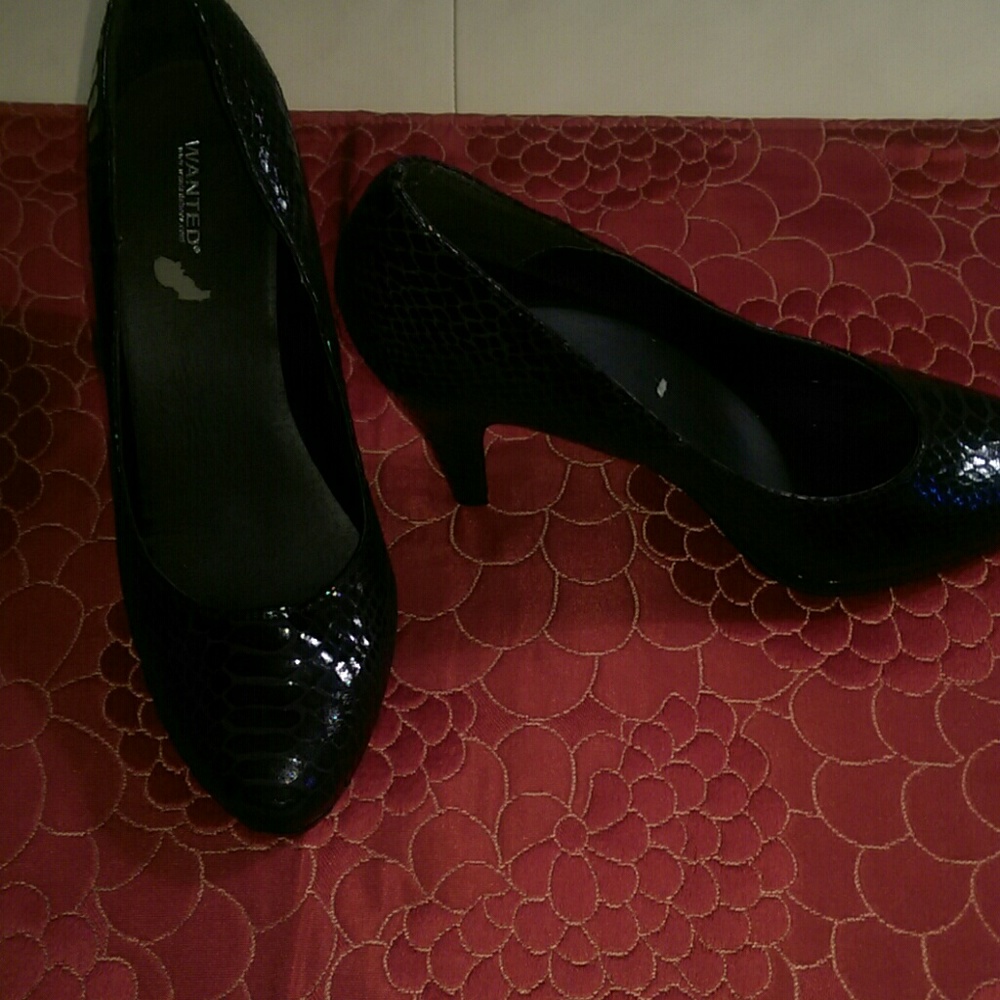 Shoes - Picture 2 of 6